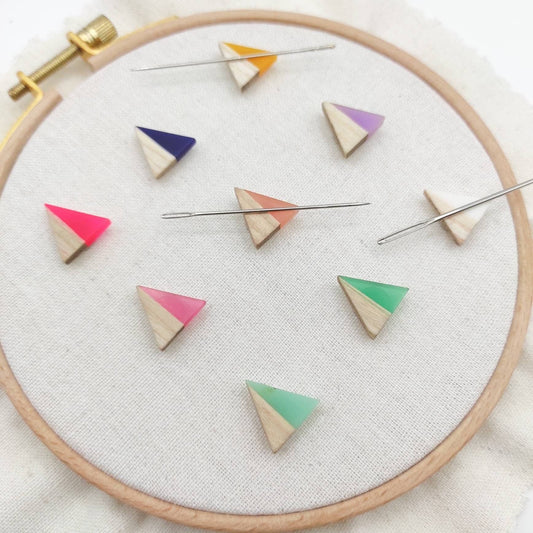 Small Triangle needle minder