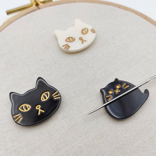 Cat needle minder