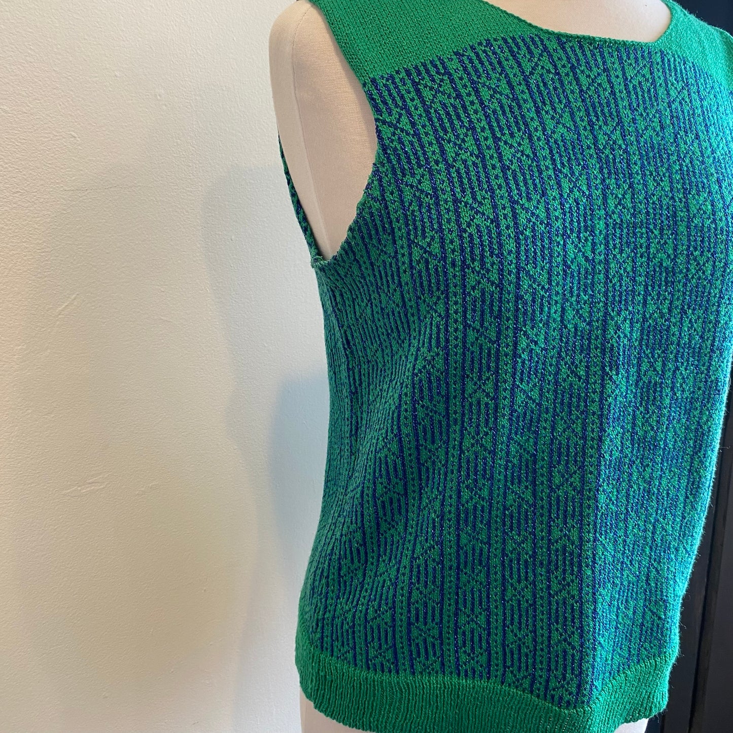 Sleeveless Jacquard knit top