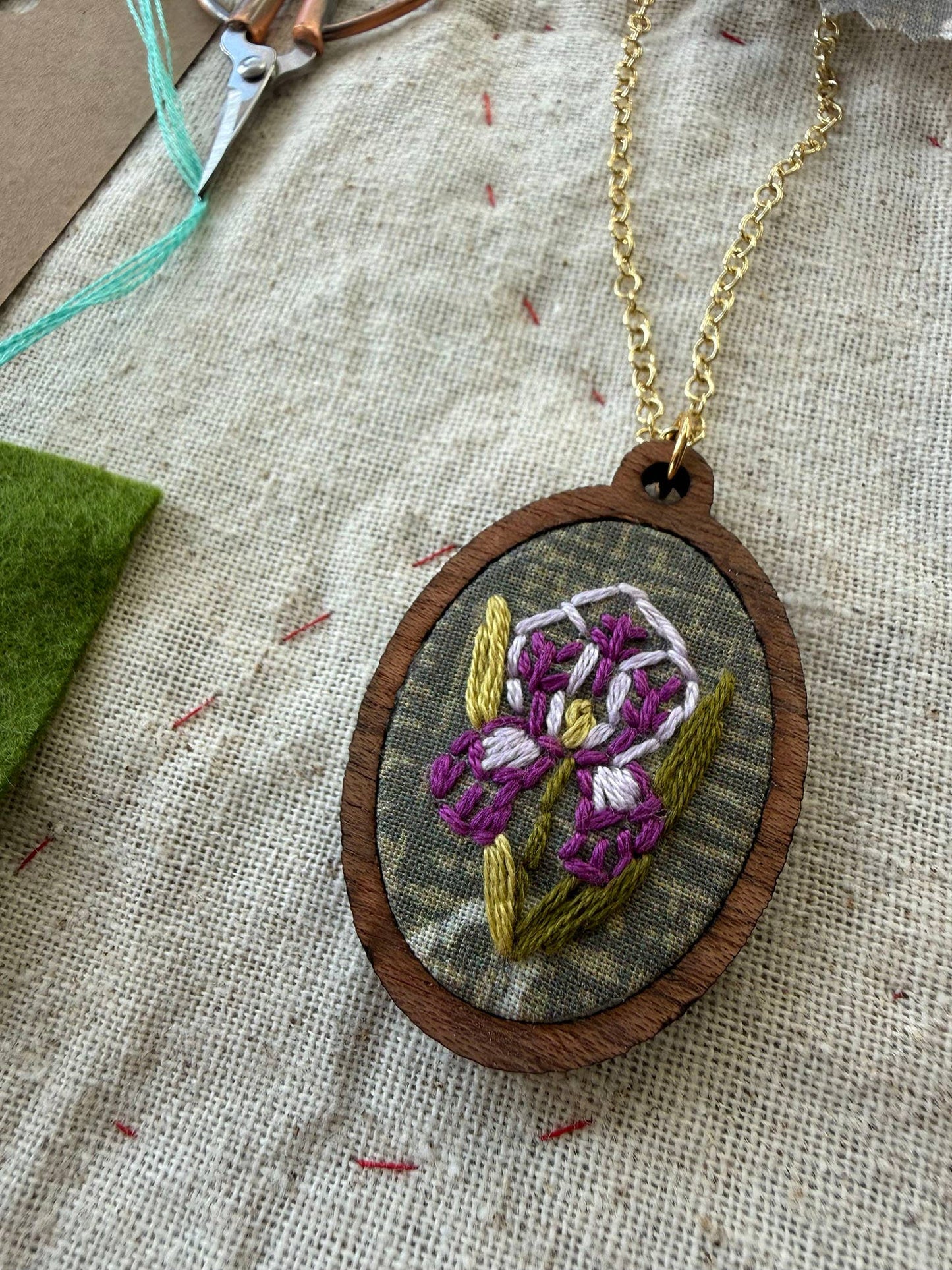 Iris Embroidery Necklace Kit