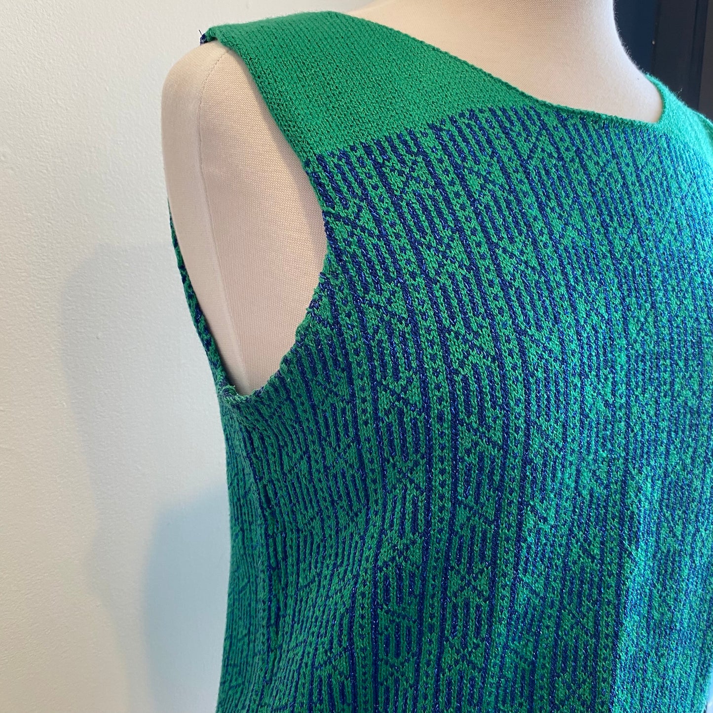 Sleeveless Jacquard knit top