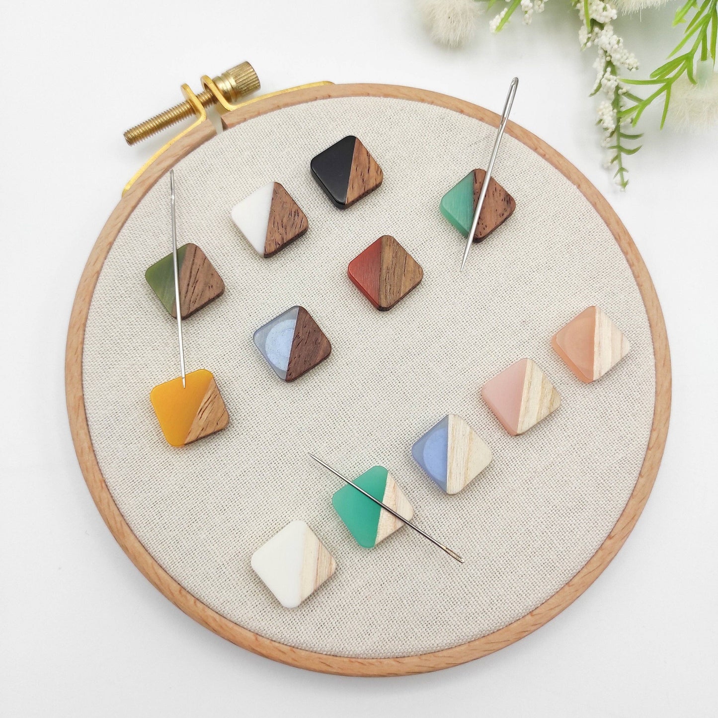 Small Square needle minder