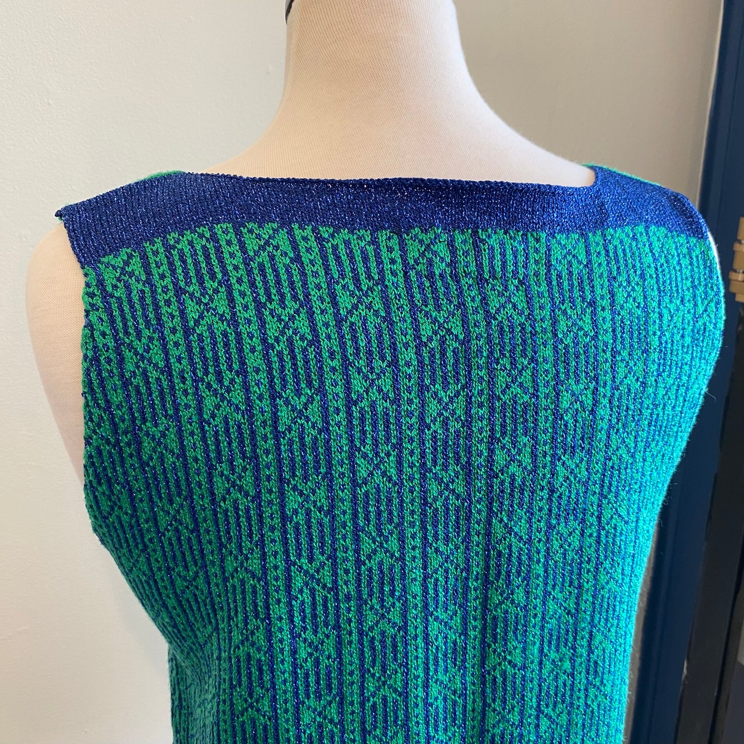Sleeveless Jacquard knit top