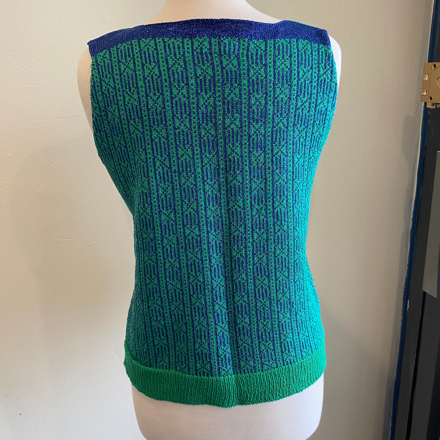 Sleeveless Jacquard knit top