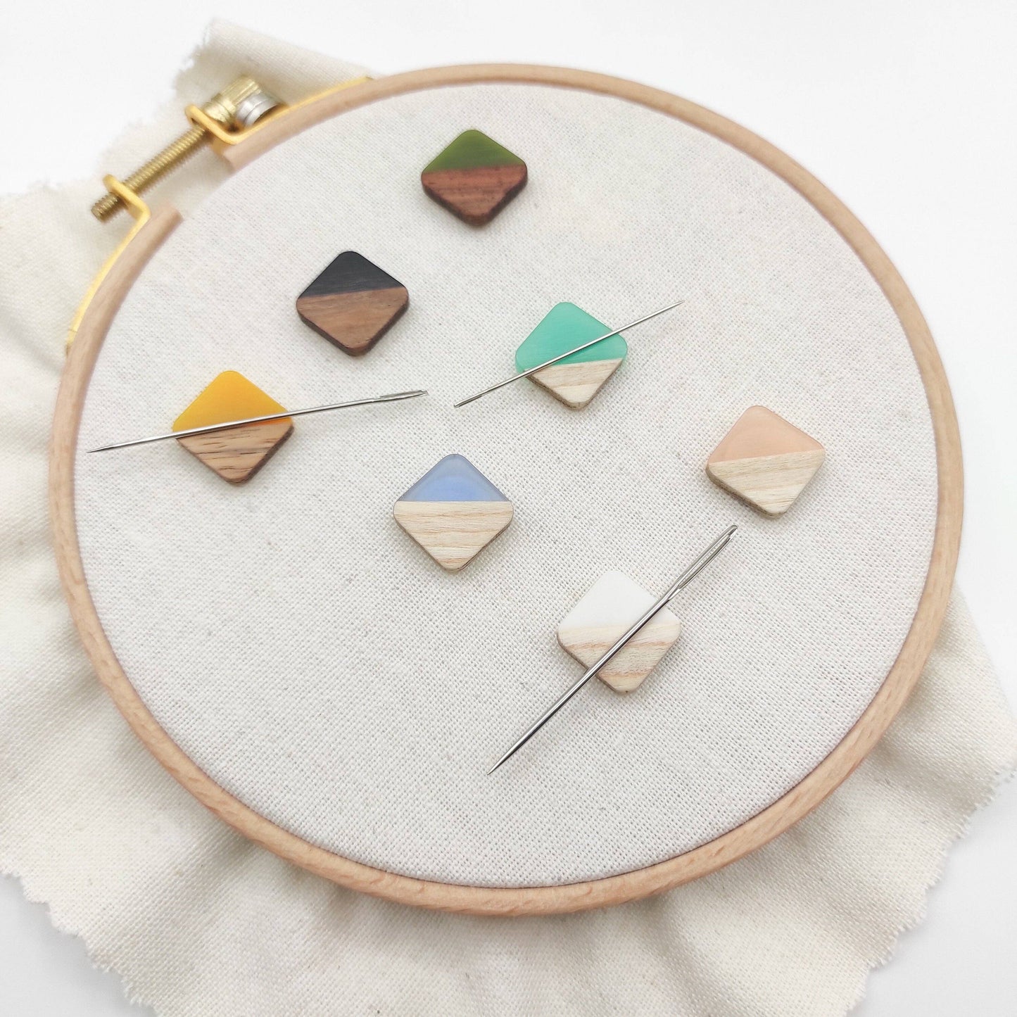 Small Square needle minder